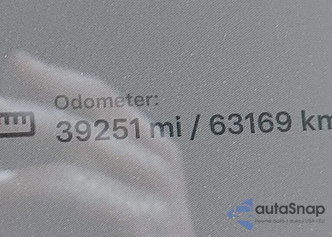 2022 Tesla Model Y Long Range Dual Motor All-Wheel Drive z USA, uszkodzony, nr VIN 7SAYGDEE8NF351681